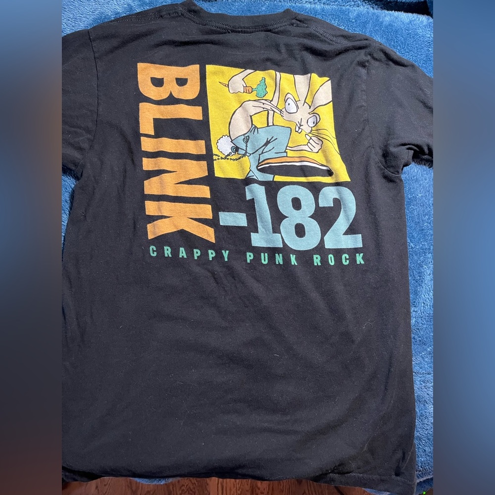 Men’s blink-182 t-shirt size medium